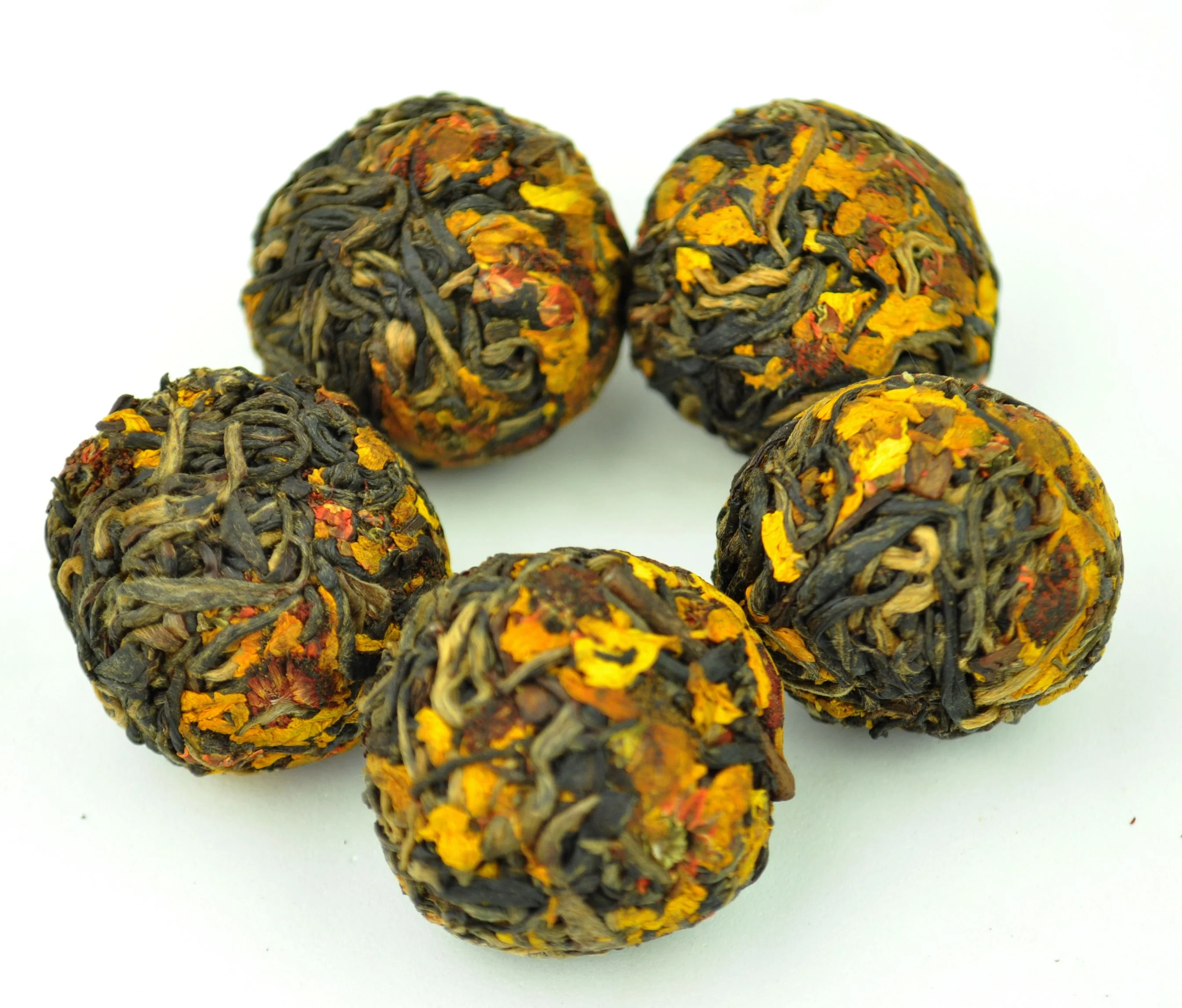 Snow Chrysanthemum Flowers and Big Snow Mountain Black Tea Dragon Ball€2.50Black TeamySiteTEAWAVYTEAWAVY
